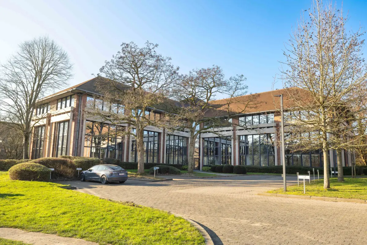 Commerce à louer à Waterloo 1410 3850.00€  chambres 420.00m² - Annonce 653374