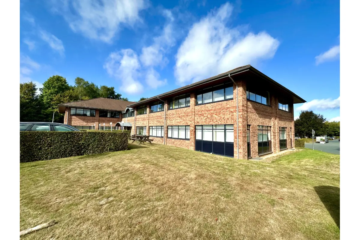 Commerce à louer à Lasne 1380 2950.00€  chambres 180.00m² - Annonce 654665