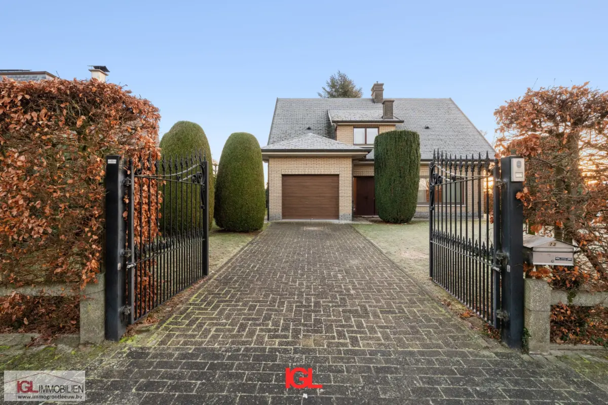 Huis te  koop in Sint-Pieters-Leeuw 1600 585000.00€ 4 slaapkamers 206.00m² - Zoekertje 655918