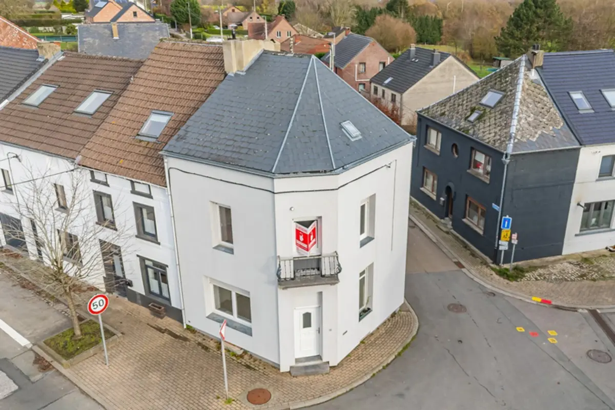 Huis te  koop in Genepiën 1470 250000.00€ 3 slaapkamers 122.00m² - Zoekertje 656377