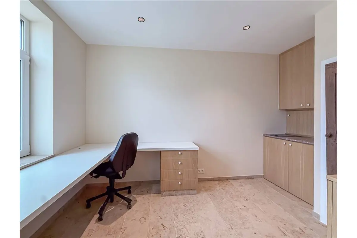 Commerce à louer à Plancenoit 1380 400.00€  chambres 12.00m² - Annonce 656699