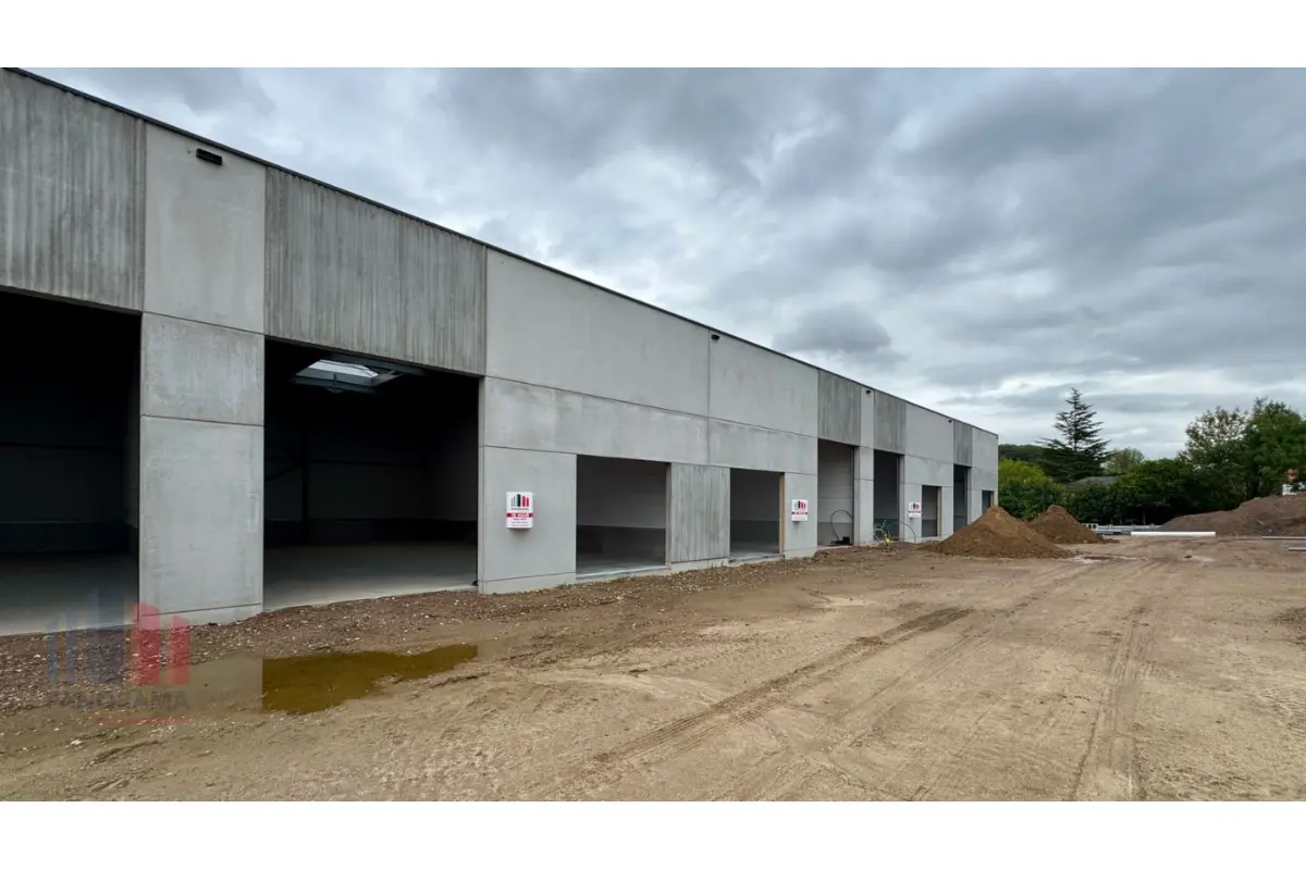 Commerce à louer à Affligem 1790 5400.00€  chambres 726.00m² - Annonce 657319