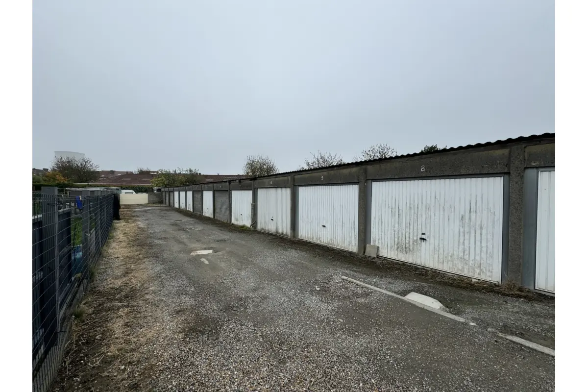 Parking / garage à vendre à Leeuw-Saint-Pierre 1600 315000.00€  chambres m² - Annonce 657832