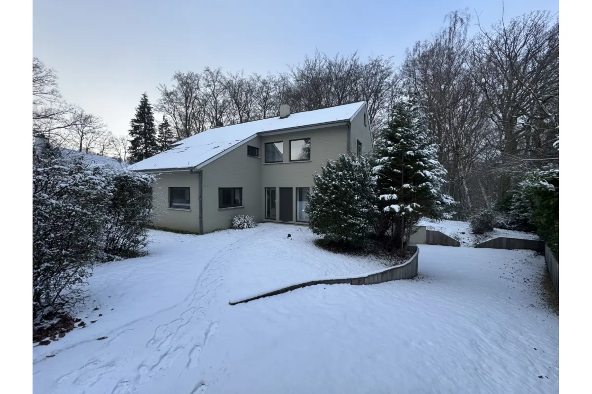 Villa à louer à Braine-l'Alleud 1420 2250.00€ 5 chambres 270.00m² - Annonce 660582