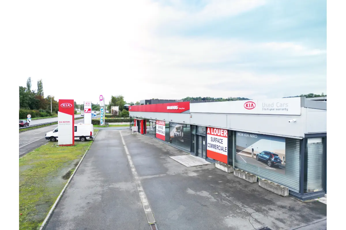 Commerce à louer à Wavre 1300 3500.00€  chambres 267.00m² - Annonce 660381