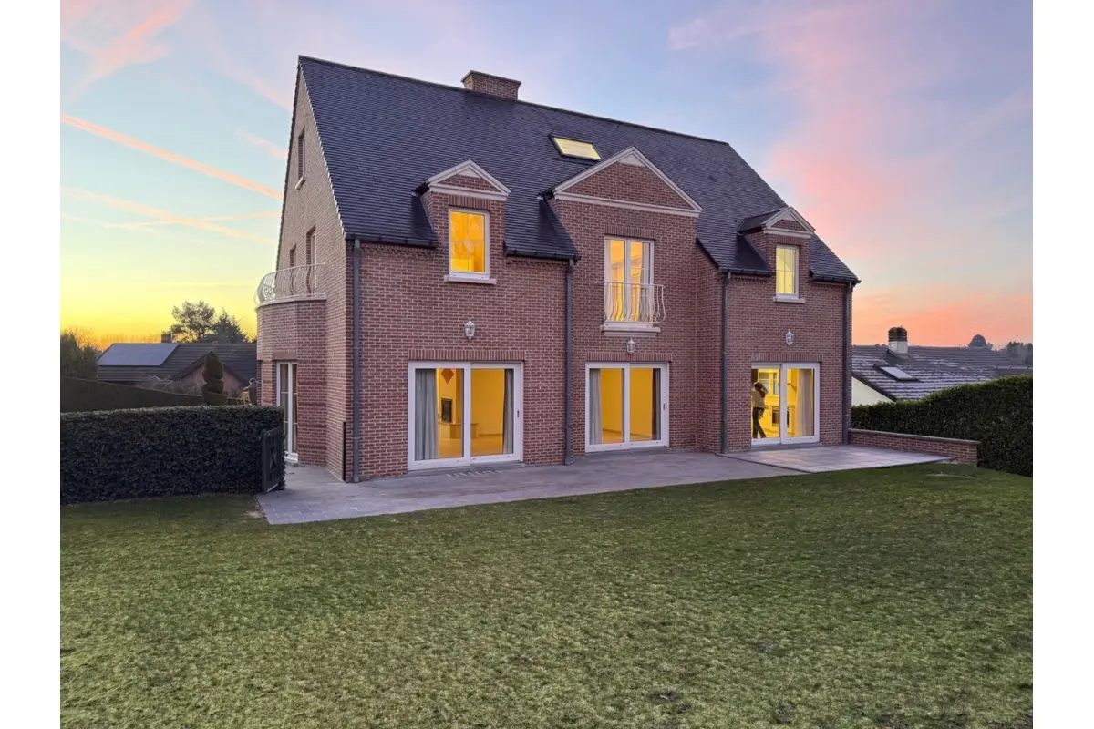 Villa te  huur in Waterloo 1410 3800.00€ 6 slaapkamers 520.00m² - Zoekertje 661563