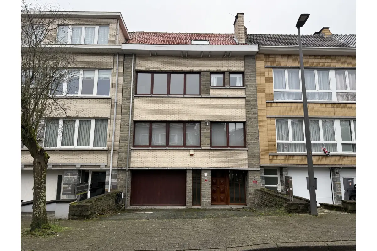 Huis te  huur in Dilbeek 1700 1895.00€ 4 slaapkamers m² - Zoekertje 663595