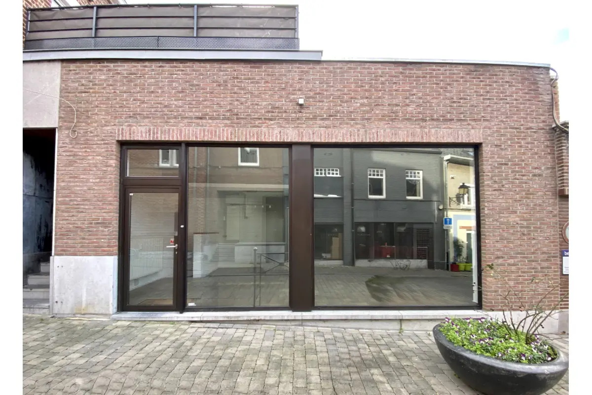 Handelszaak te  huur in Nijvel 1400 850.00€  slaapkamers 65.00m² - Zoekertje 663941