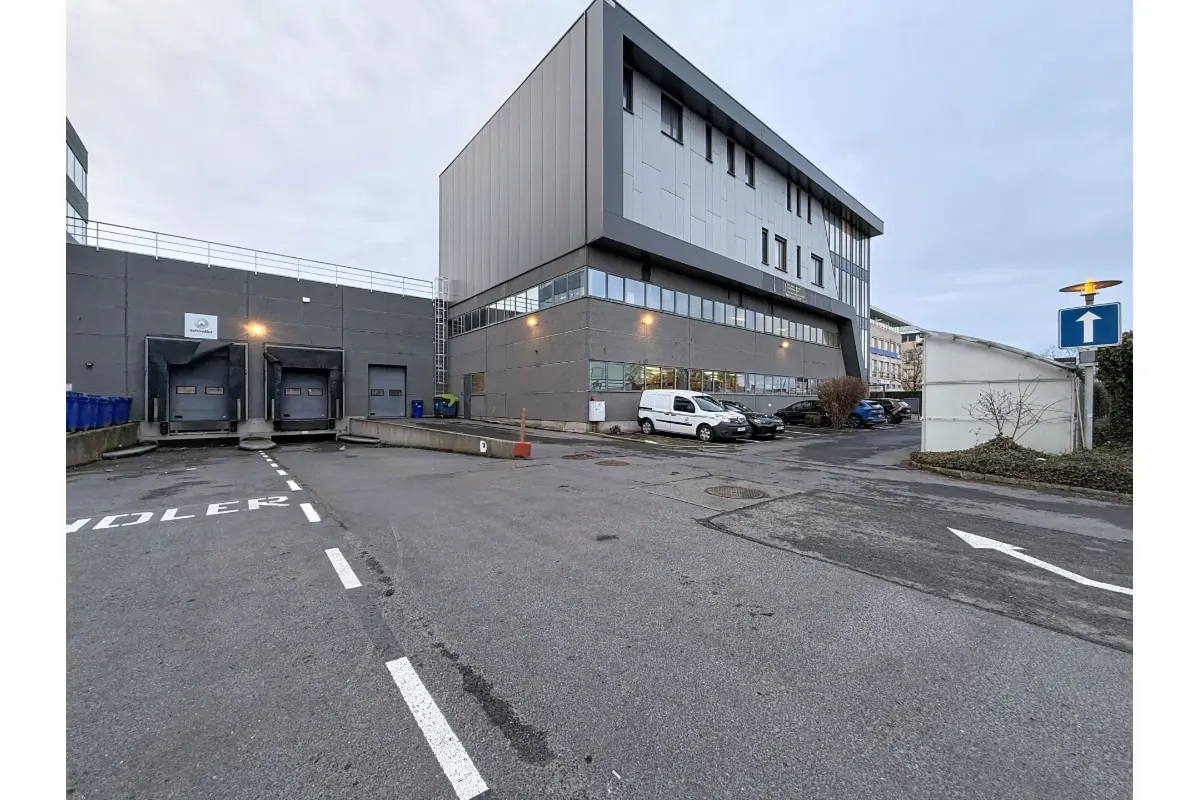 Commerce à louer à Drogenbos 1620 4000.00€  chambres 400.00m² - Annonce 665968