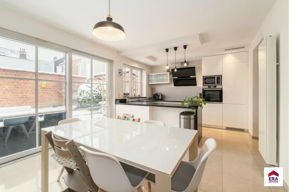 Huis te  koop in Sint-Pieters-Leeuw 1600 445000.00€ 3 slaapkamers 123.00m² - Zoekertje 669069