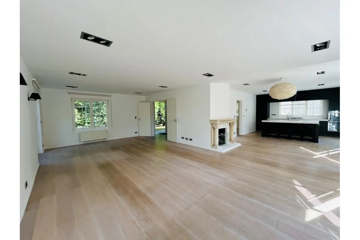 Villa à louer à Rhode-Saint-Genese 1640 2650.00€ 4 chambres 200.00m² - Annonce 670033