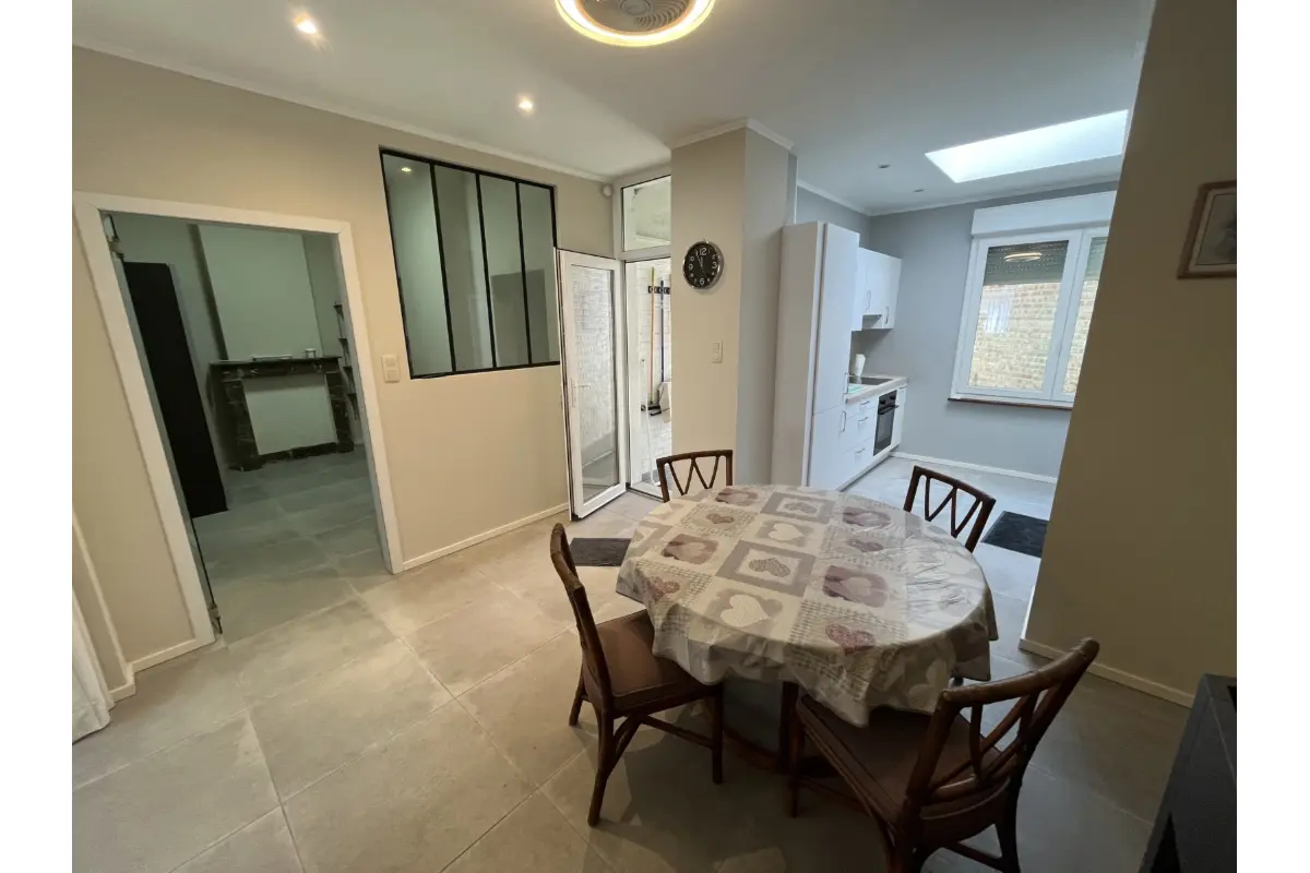 Rez-de-chaussée à  à Court-Saint-Etienne 1490 880.00€ 1 chambres 81.00m² - Annonce 669210