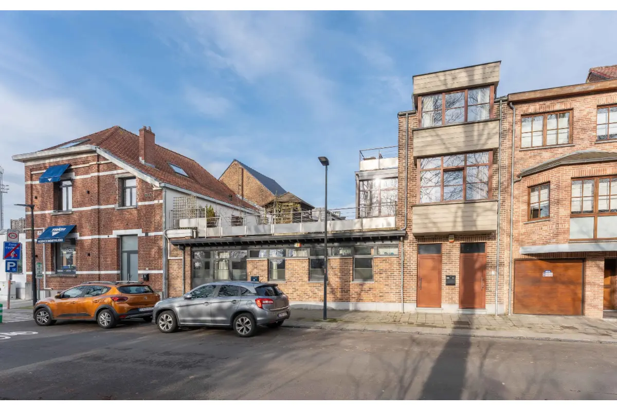 Handelszaak te  koop in Waterloo 1410 525000.00€  slaapkamers 155.00m² - Zoekertje 671841