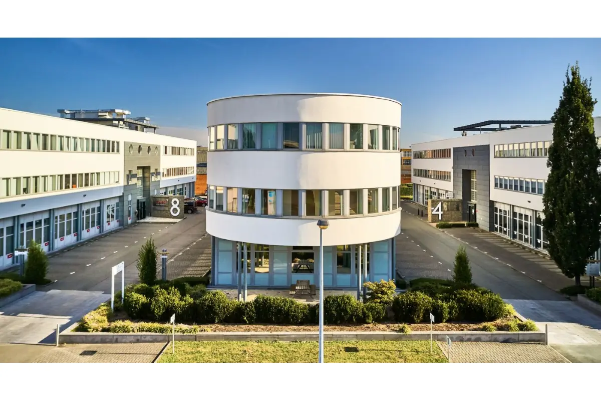 Handelszaak te  koop in Drogenbos 1620 411300.00€  slaapkamers 475.00m² - Zoekertje 671637