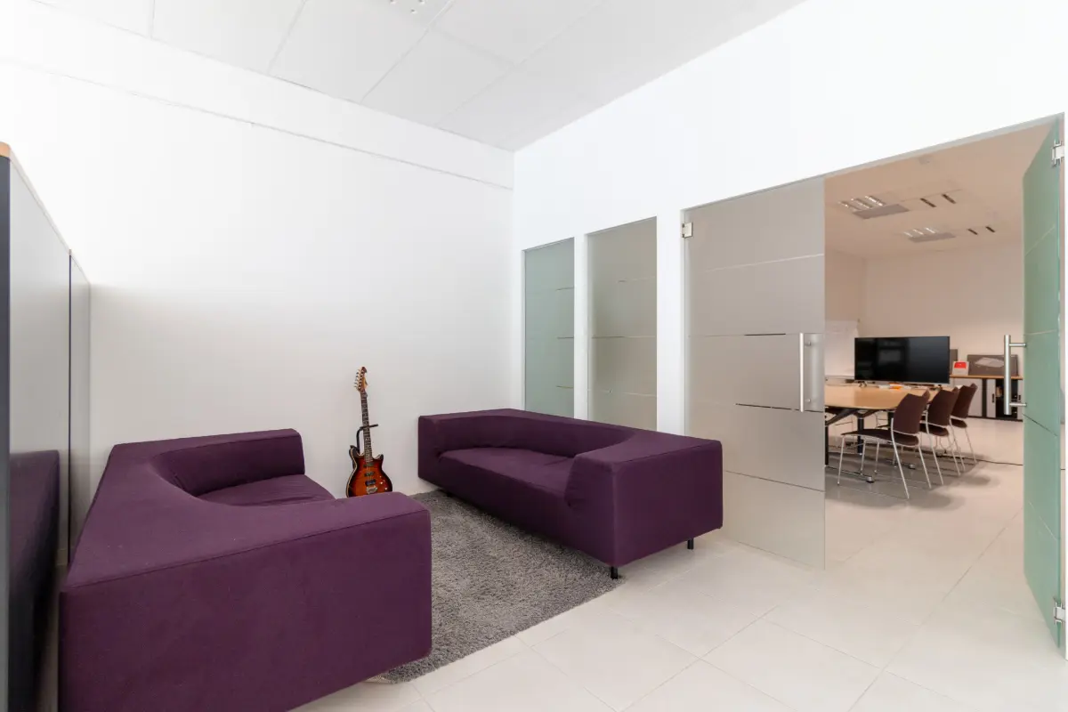 Commerce à louer à Wavre 1300 1350.00€  chambres 150.00m² - Annonce 672171