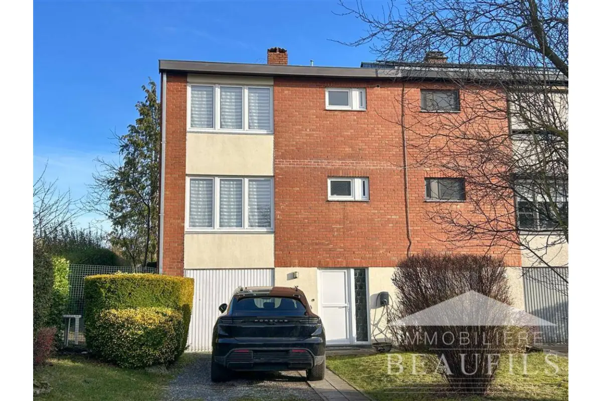Huis te  huur in Nijvel 1400 1200.00€ 3 slaapkamers 130.00m² - Zoekertje 672655