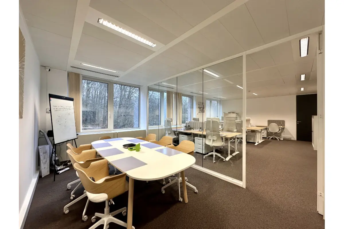 Handelszaak te  huur in Waterloo 1410 1250.00€  slaapkamers 60.00m² - Zoekertje 673672