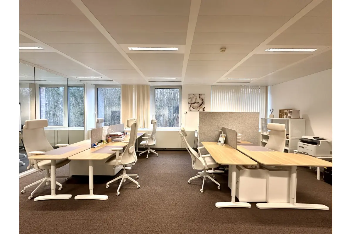 Handelszaak te  huur in Waterloo 1410 1250.00€  slaapkamers 60.00m² - Zoekertje 673672