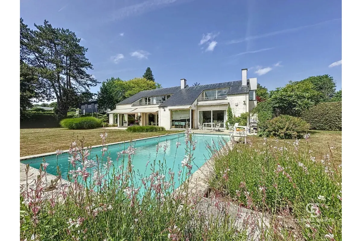 Villa te  koop in Sint-Genesius-Rode 1640 1650000.00€ 5 slaapkamers 350.00m² - Zoekertje 674743