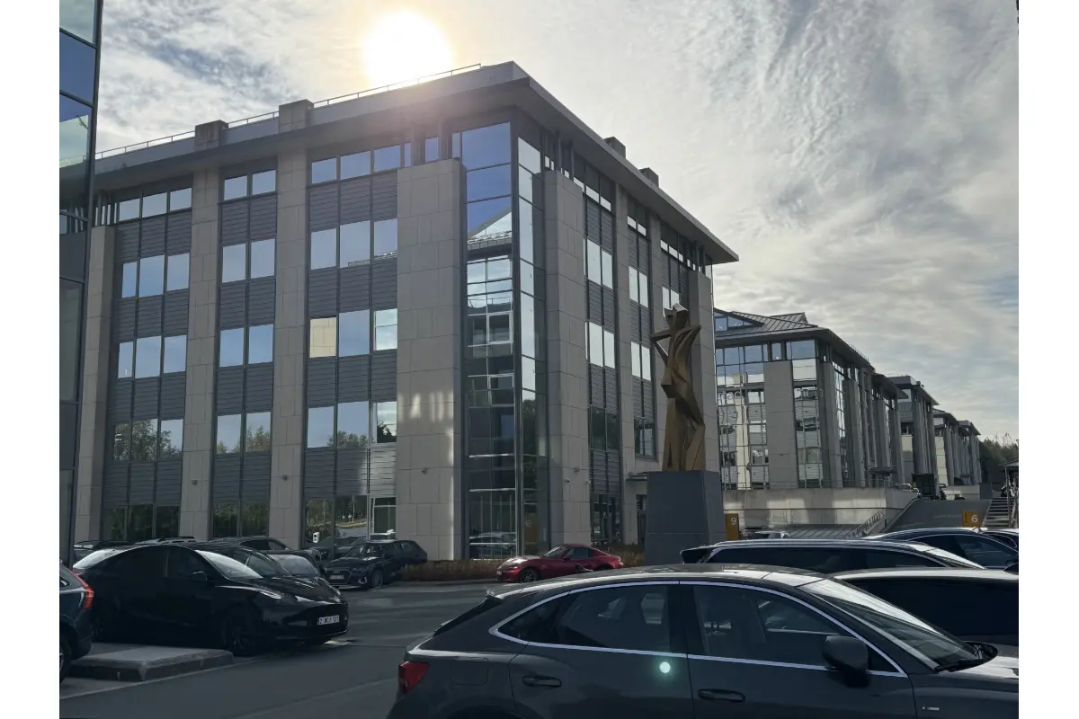 Handelszaak te  huur in Mont-Saint-Guibert 1435 1921.00€  slaapkamers 159.00m² - Zoekertje 675020