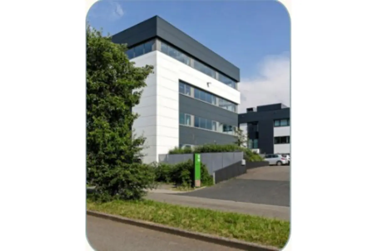 Handelszaak te  huur in Mont-Saint-Guibert 1435 15702.00€  slaapkamers 1142.00m² - Zoekertje 675017