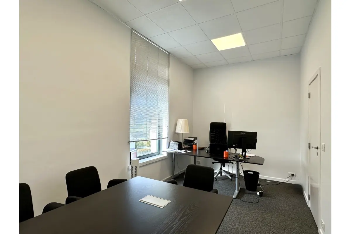 Commerce à louer à Lasne 1380 1100.00€  chambres 53.00m² - Annonce 676128