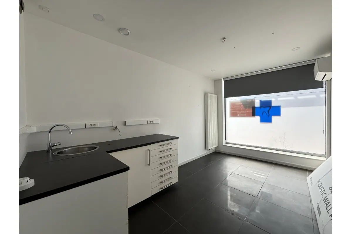 Commerce à  à Tubize 1480 695.00€  chambres 55.00m² - Annonce 677358