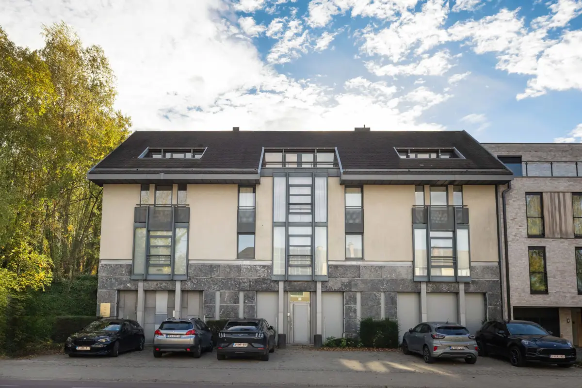Handelszaak te  huur in Sint-Genesius-Rode 1640 2000.00€  slaapkamers 137.00m² - Zoekertje 677315
