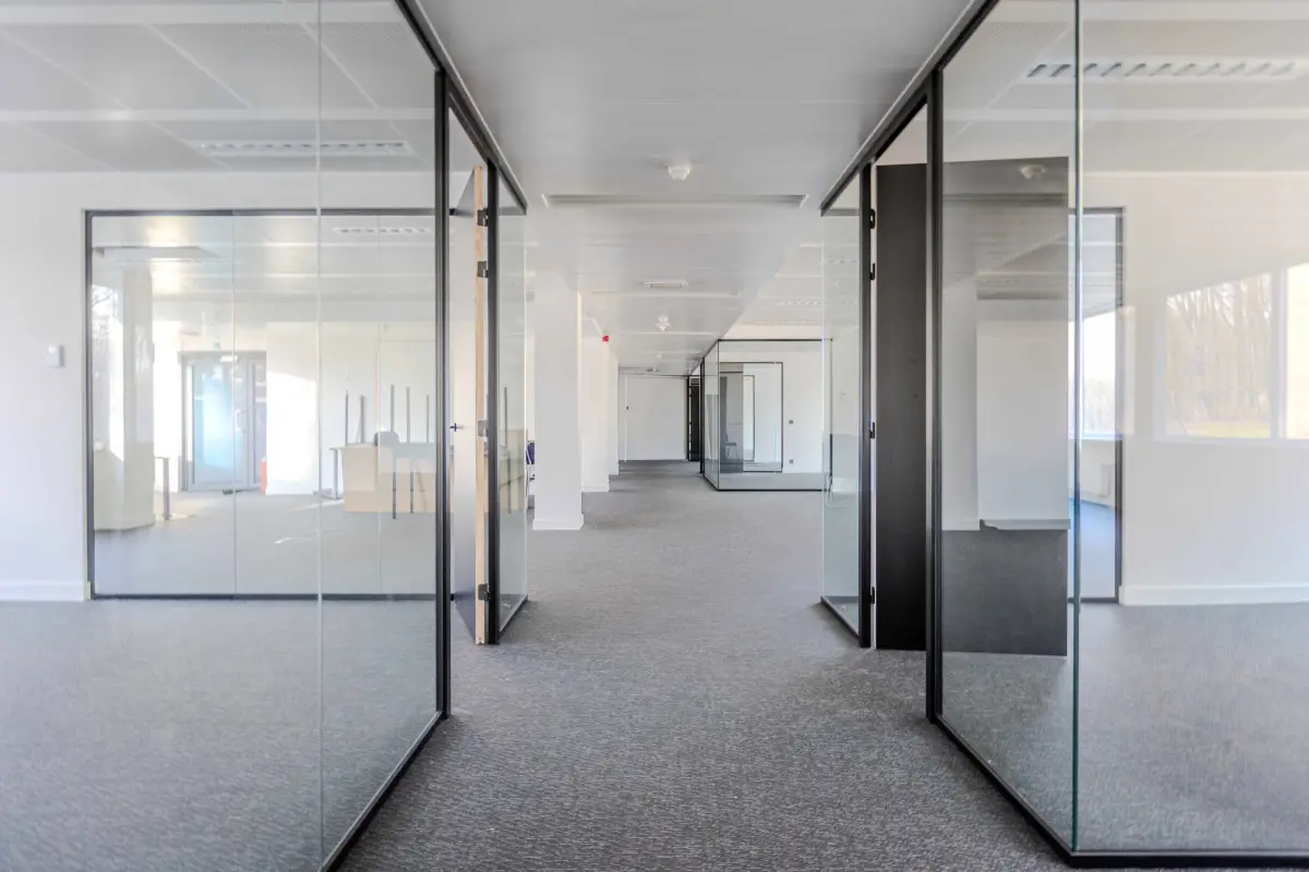 Handelszaak te  huur in Terhulpen 1310 4700.00€  slaapkamers 513.00m² - Zoekertje 677829