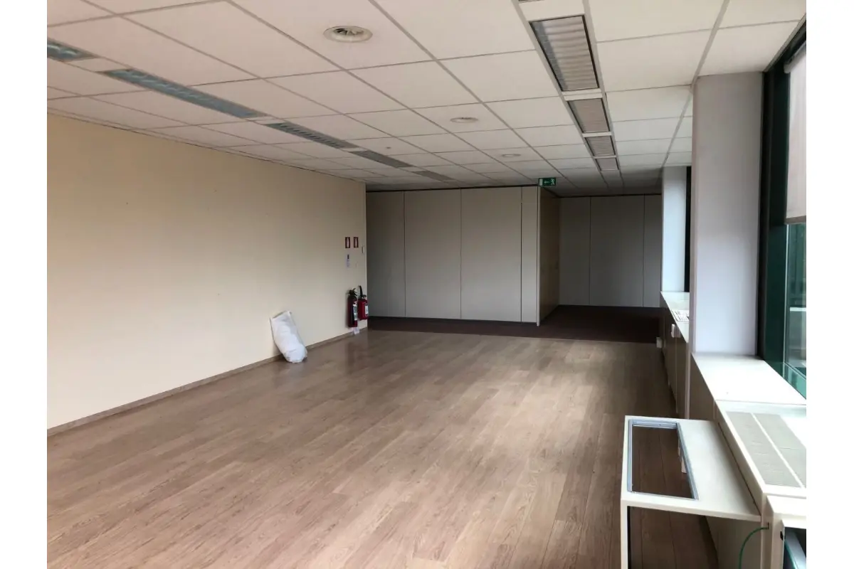 Commerce à louer à Zaventem 1930 6417.00€  chambres m² - Annonce 677704