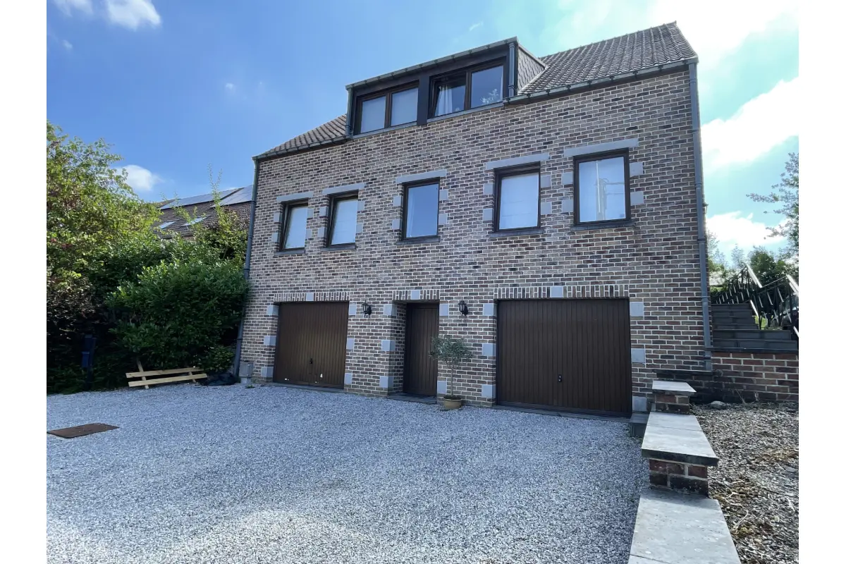 Maison à  à Braine-l'Alleud 1420 638500.00€ 5 chambres 218.00m² - Annonce 677624