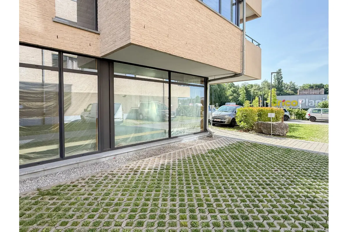 Handelszaak te  huur in Waterloo 1410 3500.00€  slaapkamers 157.00m² - Zoekertje 678799