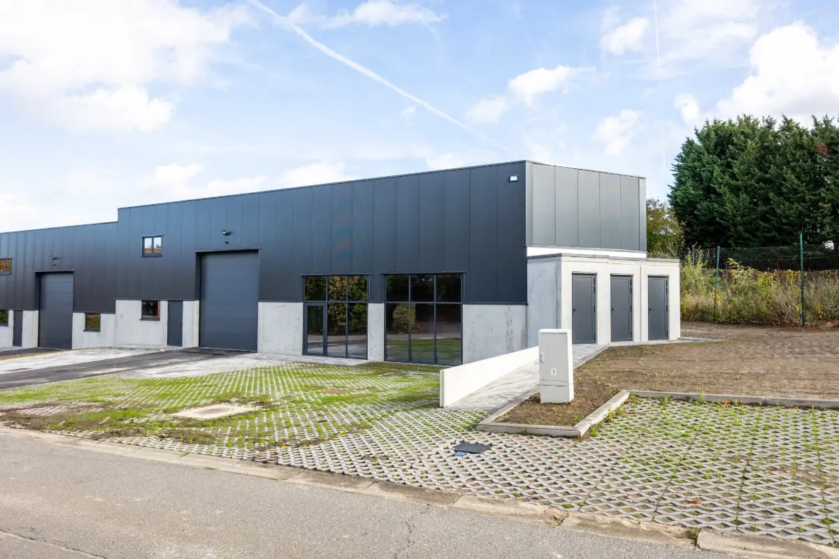 Handelszaak te  huur in Waver 1300 1700.00€  slaapkamers 202.00m² - Zoekertje 682368