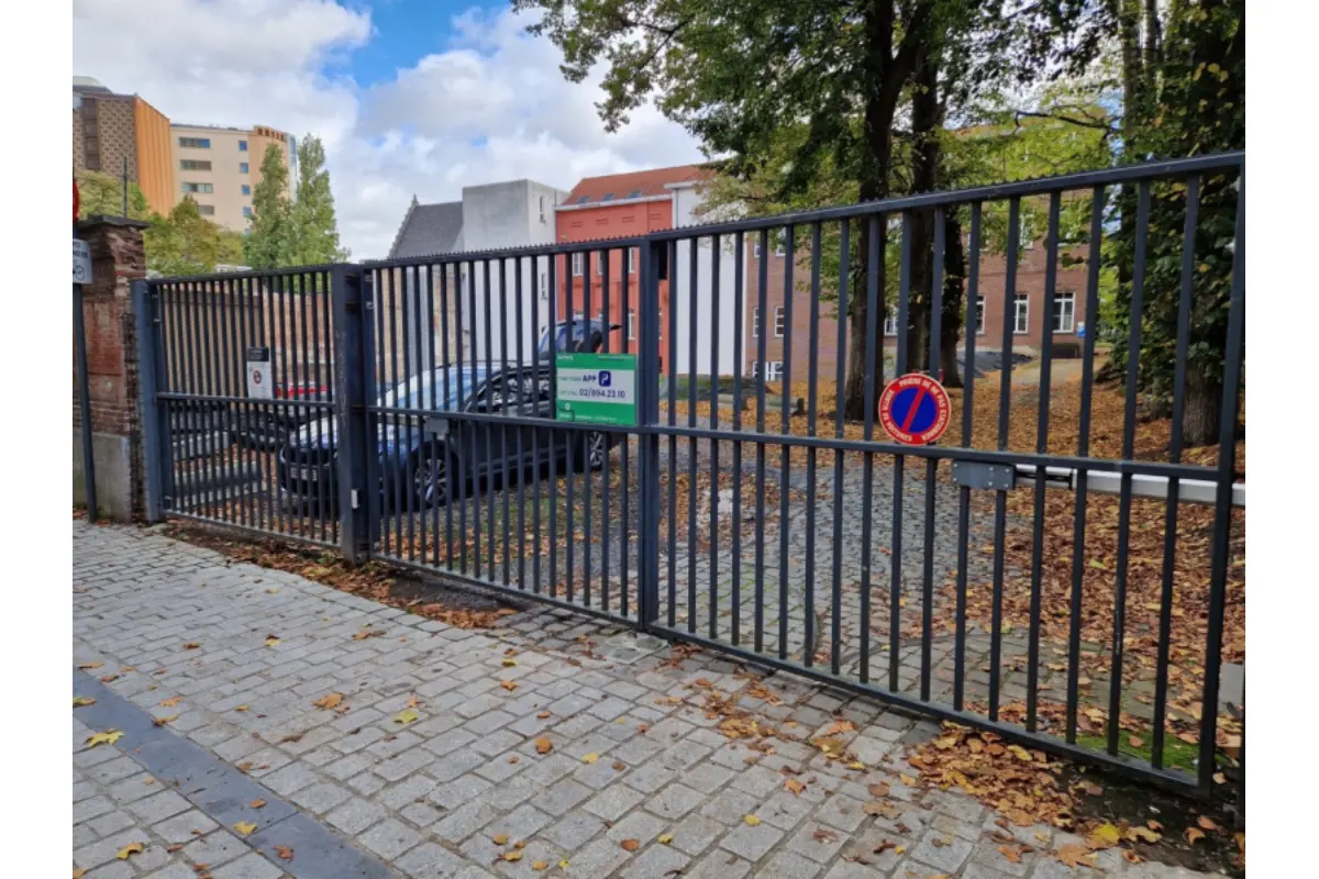 Parking / garage à louer à Céroux-Mousty 1341 40.00€  chambres m² - Annonce 681854