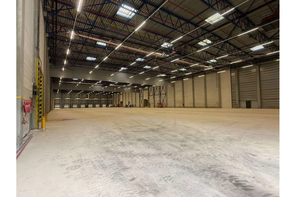 Handelszaak te  huur in Nijvel 1400 22525.00€  slaapkamers m² - Zoekertje 681215