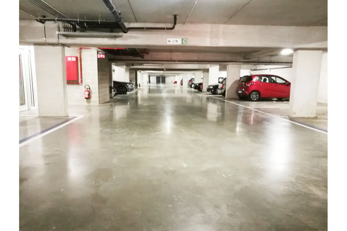 Parking / garage à louer à Bost 3300 45.00€  chambres m² - Annonce 681750