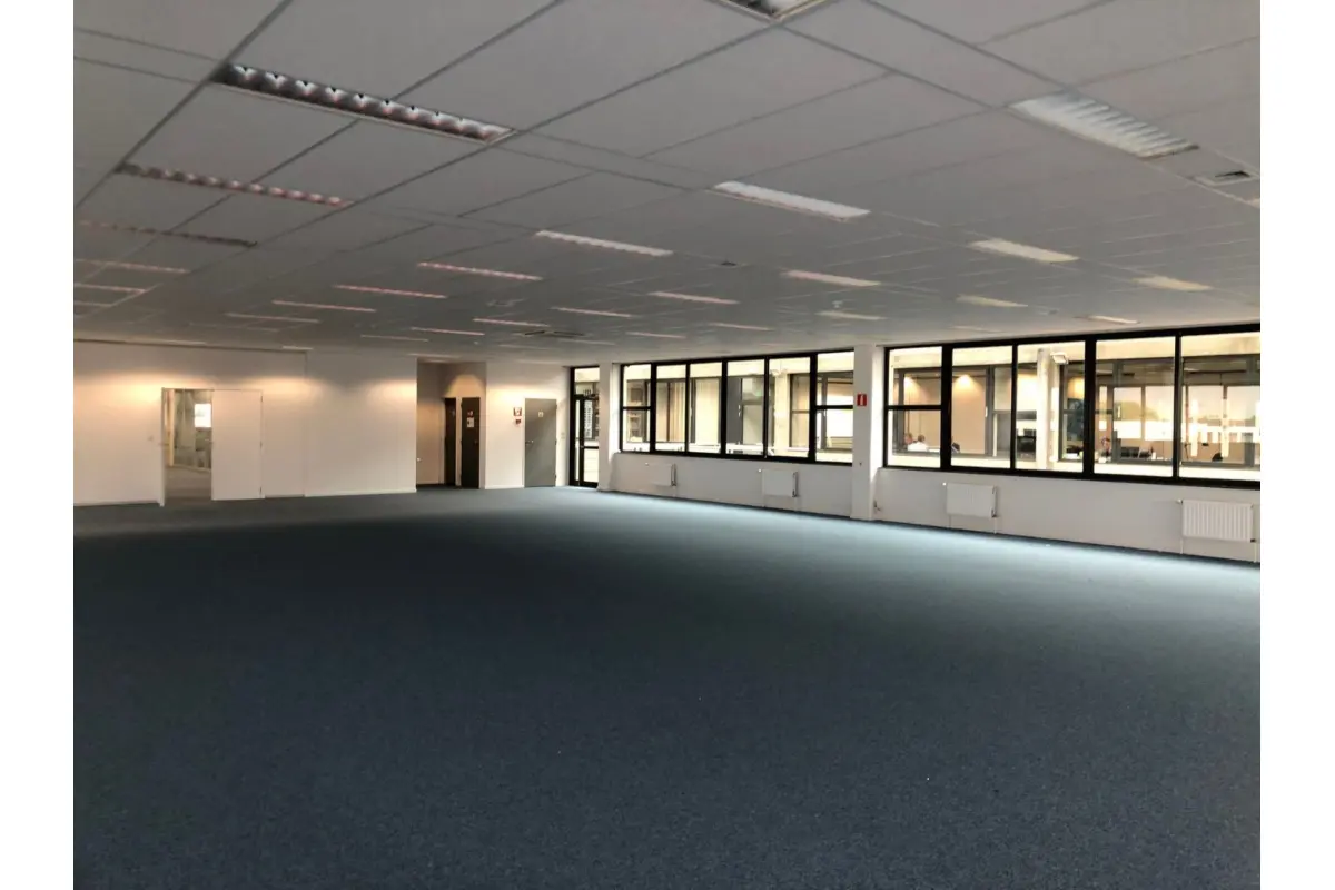 Commerce à louer à Zaventem 1930 2867.00€  chambres 430.00m² - Annonce 681268