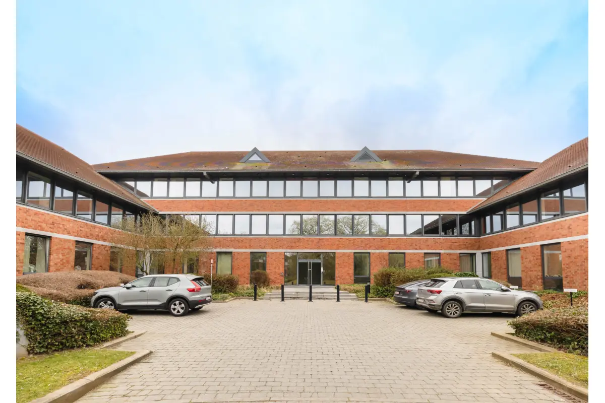 Handelszaak te  koop in Waterloo 1410 420000.00€  slaapkamers 263.00m² - Zoekertje 683029