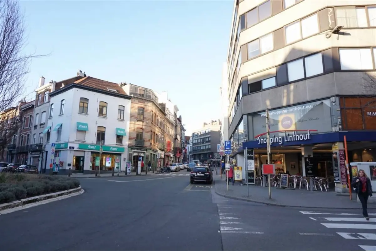 Commerce à  à Etterbeek 1040 700.00€  chambres m² - Annonce 684262