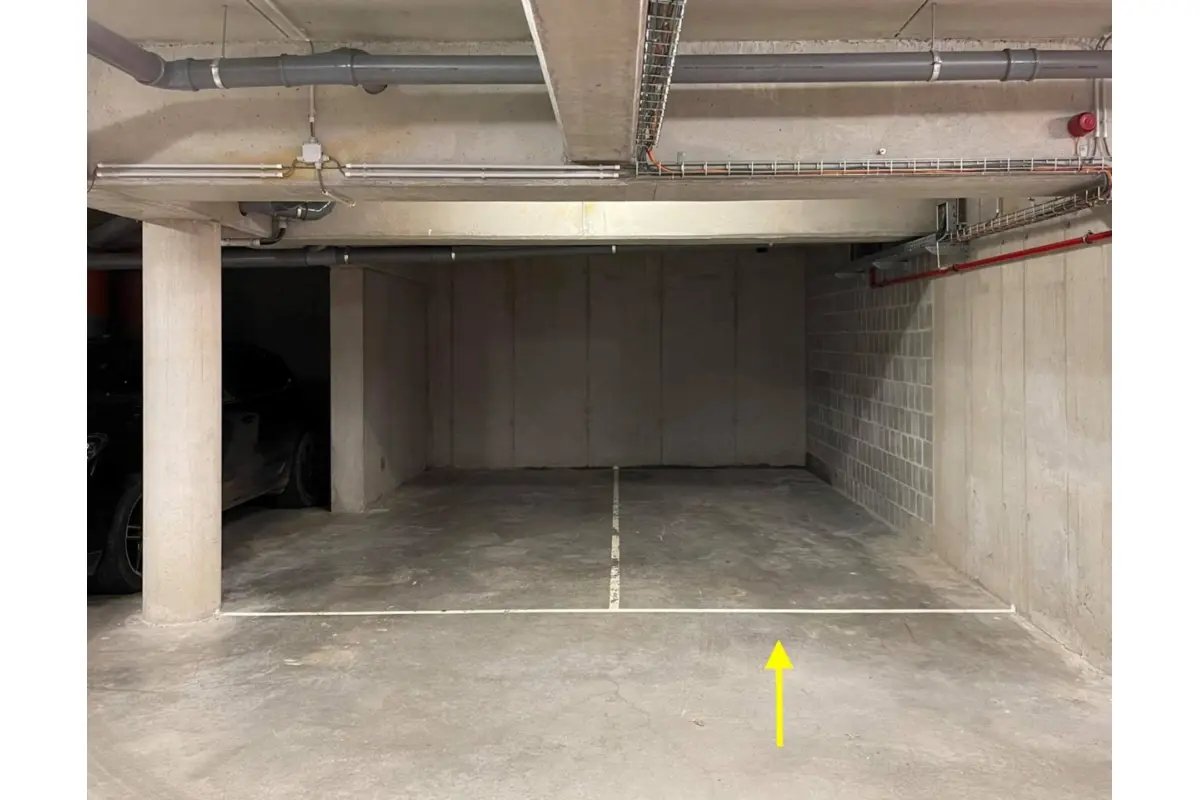Parking & garage te  koop in Hal 1500 20000.00€  slaapkamers m² - Zoekertje 686398