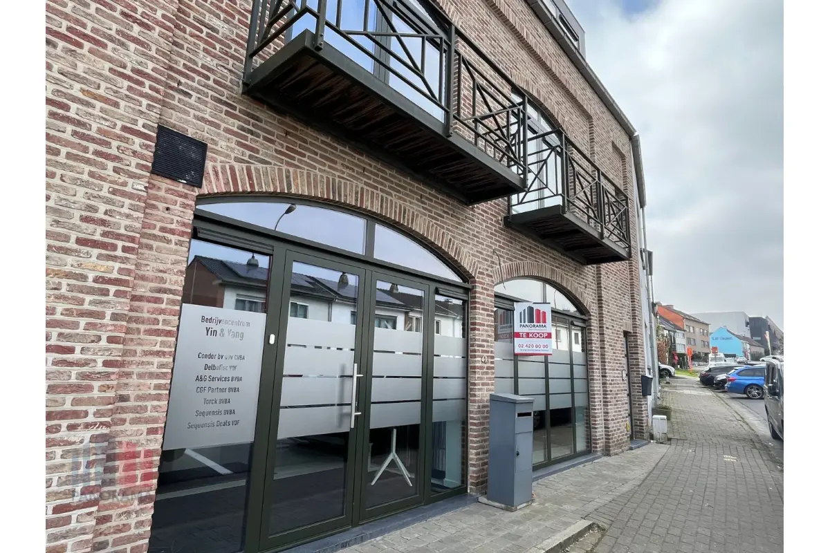 Handelszaak te  koop in Asse 1730 394000.00€  slaapkamers 182.00m² - Zoekertje 687412