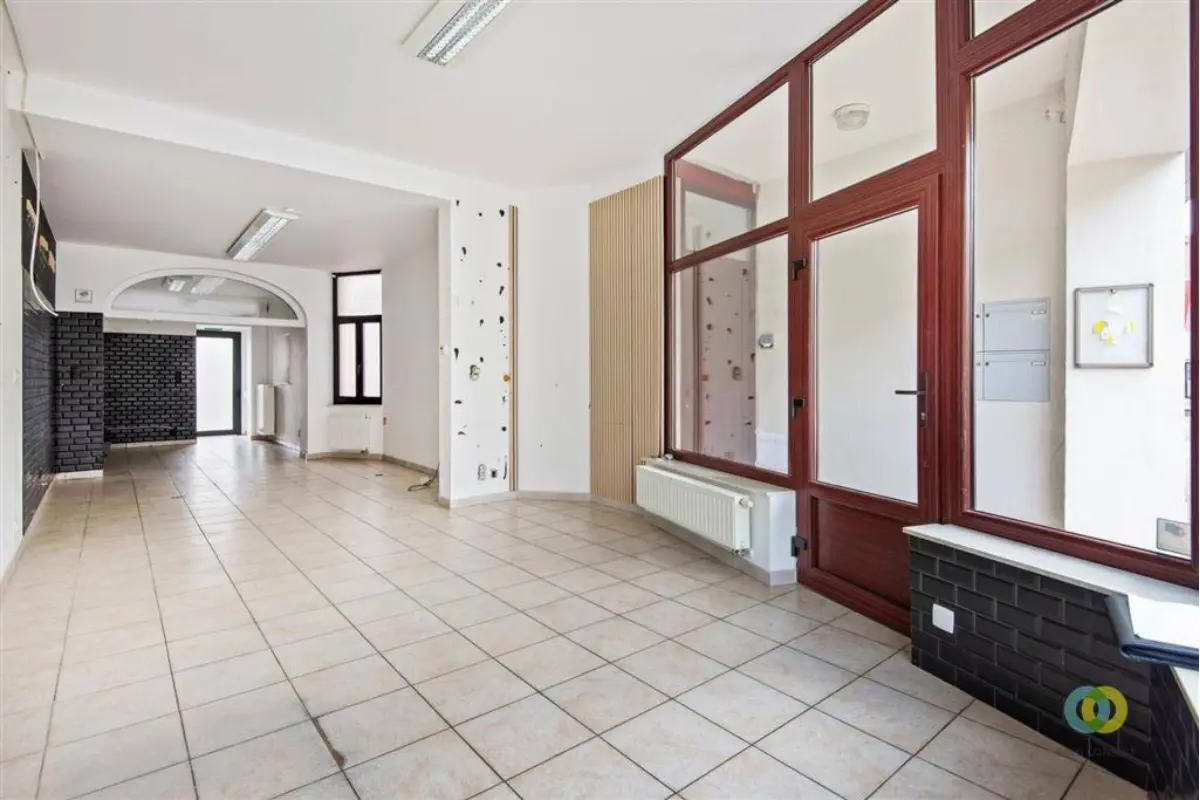 Handelszaak te  in Neder-Over-Heembeek 1120 1100.00€  slaapkamers 44.00m² - Zoekertje 689094