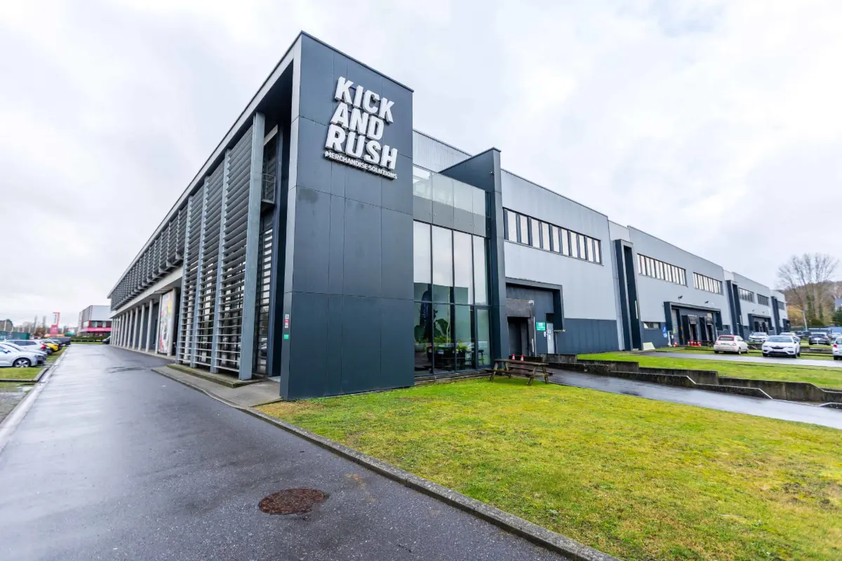 Handelszaak te  huur in Waver 1300 1200.00€  slaapkamers 66.00m² - Zoekertje 690552