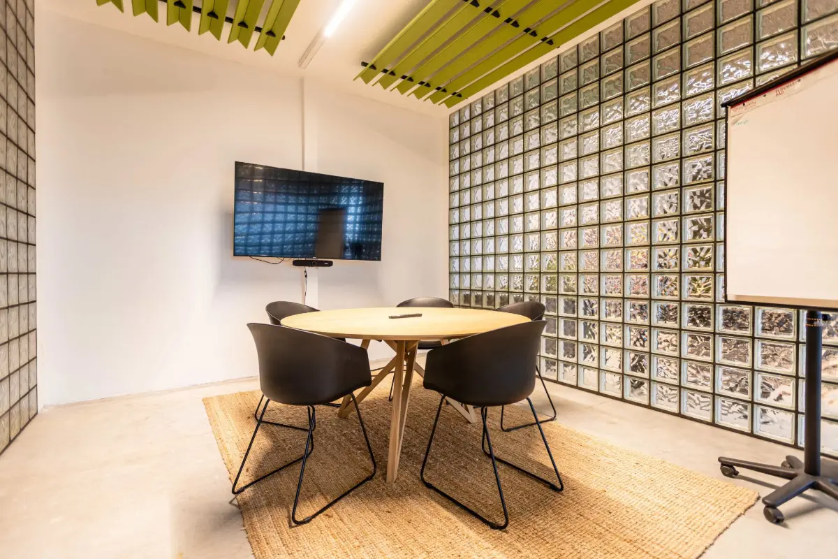 Handelszaak te  huur in Waver 1300 500.00€  slaapkamers 18.00m² - Zoekertje 690553