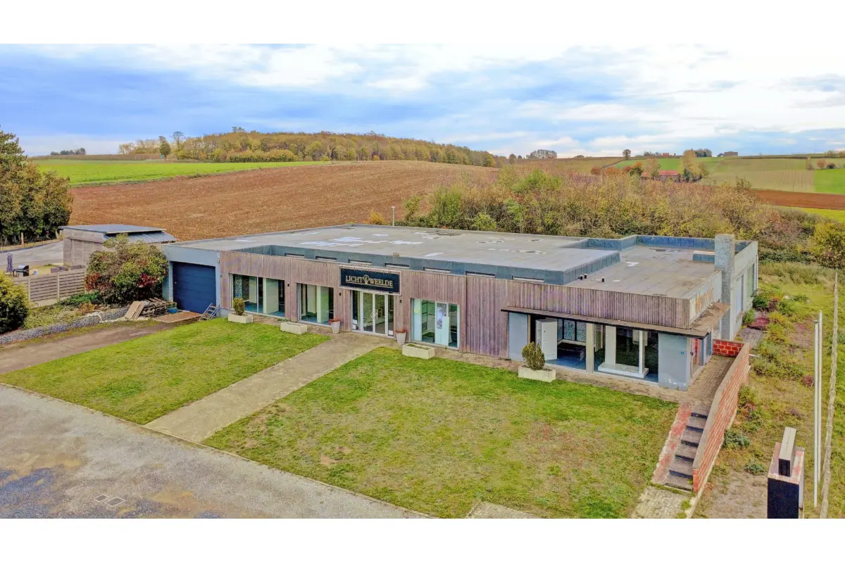 Handelszaak te  koop in Tielt 3390 555000.00€ 2 slaapkamers 820.00m² - Zoekertje 691294