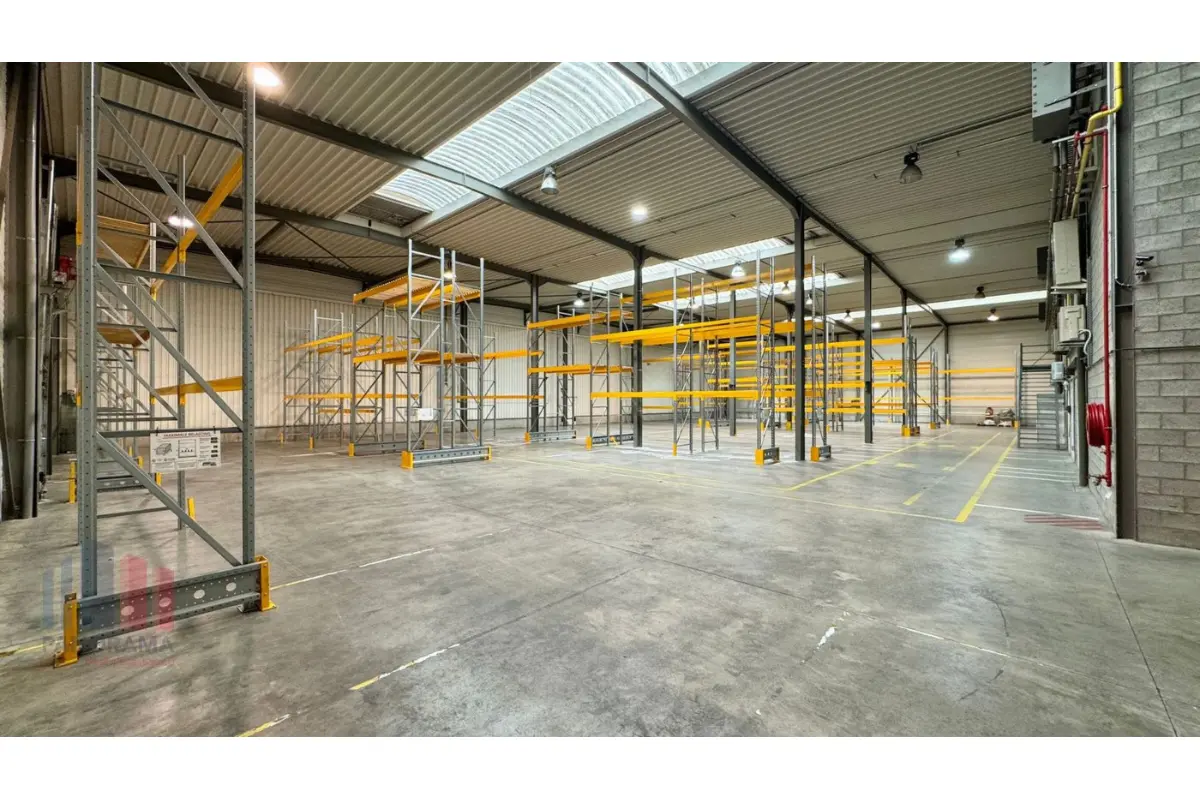 Commerce à louer à Asse 1730 11000.00€  chambres 1990.00m² - Annonce 691443