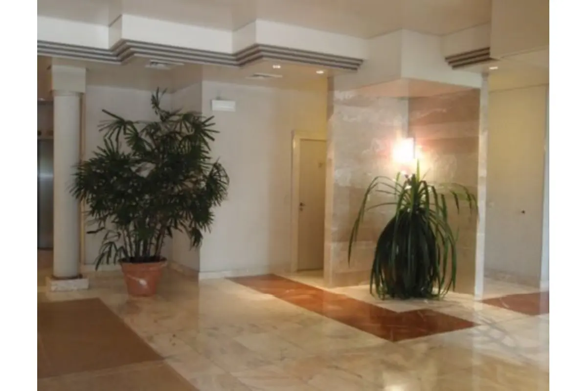 Commerce à louer à Sint-Stevens-Woluwe 1932 9583.00€  chambres m² - Annonce 694378