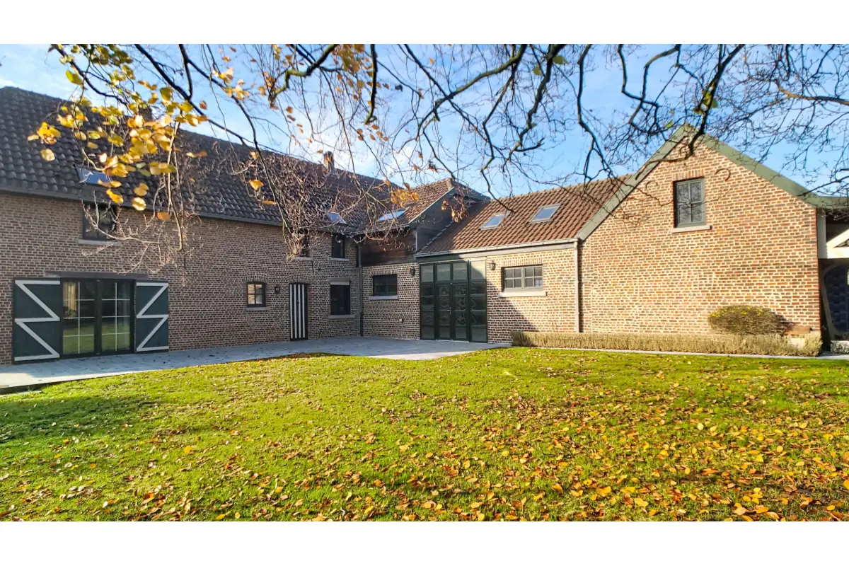 Huis te  koop in Sint-Pieters-Leeuw 1600 795000.00€ 5 slaapkamers 308.00m² - Zoekertje 696584