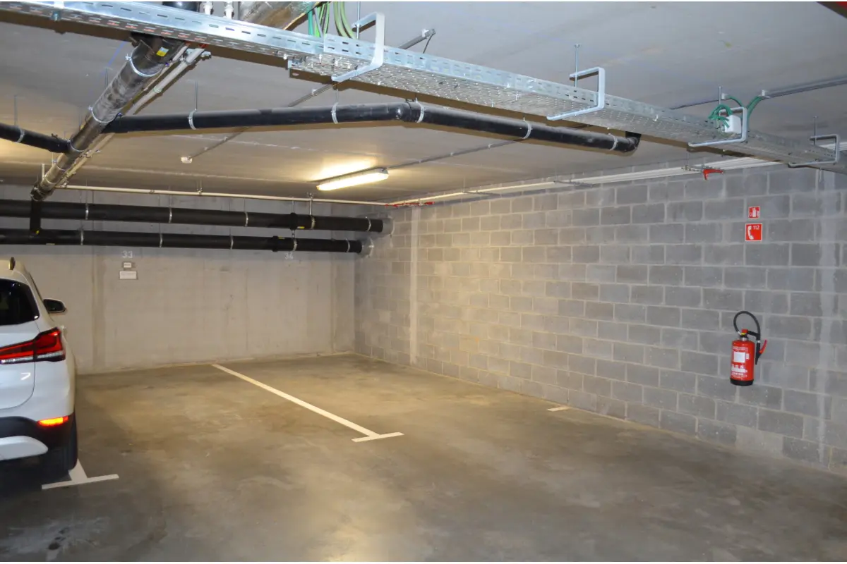 Parking / garage à louer à Nivelles 1400 80.00€  chambres m² - Annonce 697458