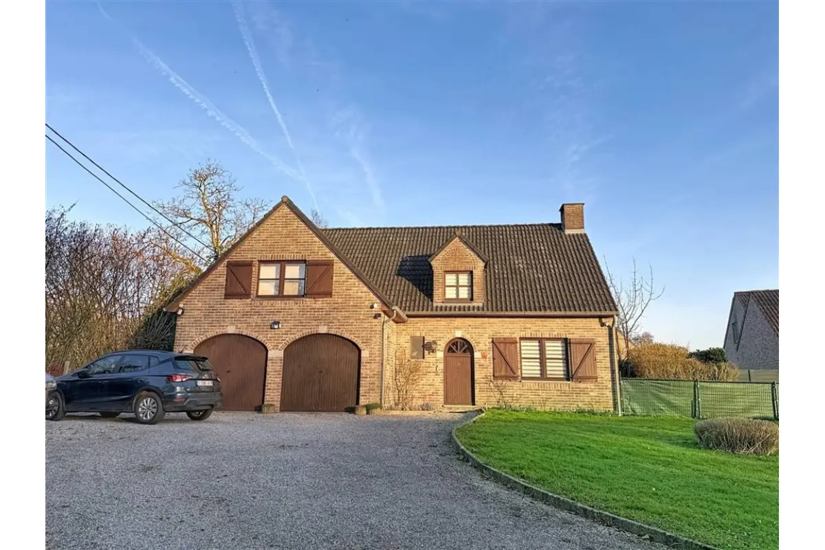 Maison à vendre à Saint-Jean-Geest 1370 425000.00€ 4 chambres 200.00m² - Annonce 699214